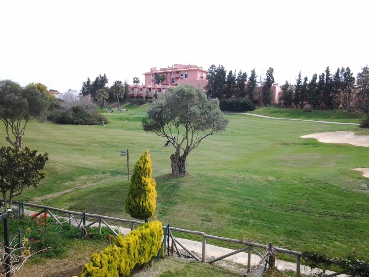 Olhando Um Campo De Golf Islantilla Dış mekan fotoğraf